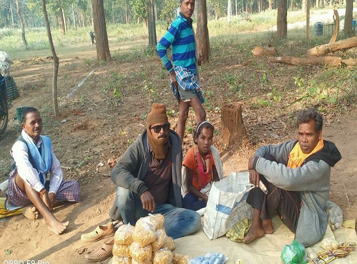 आंतरिक रूप से विकसित होने के साथ-साथ वातावरण भी बना रहता है।