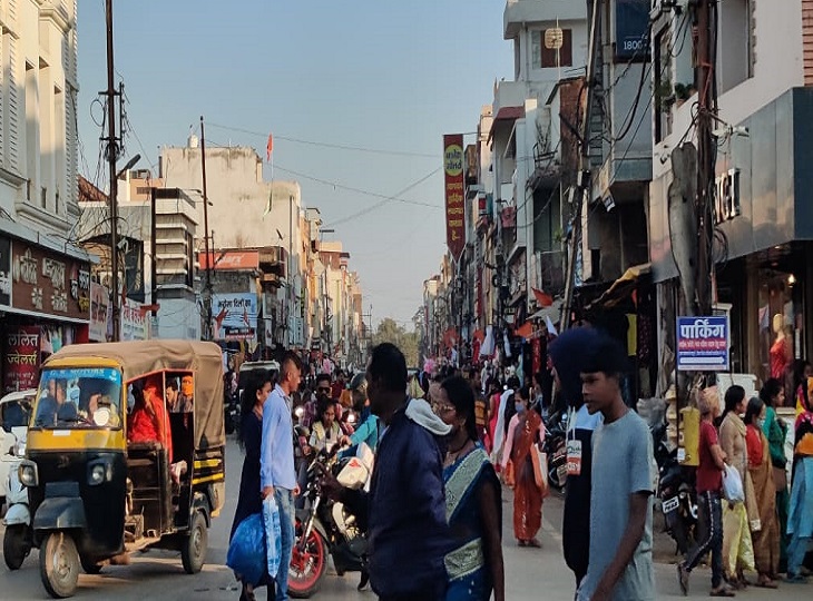 बजार में