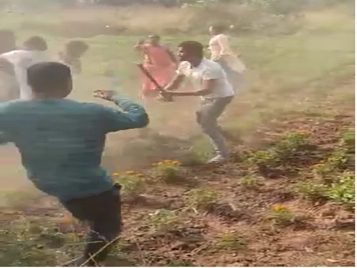 विवाद के दौरान डंडे से किया गया हमला