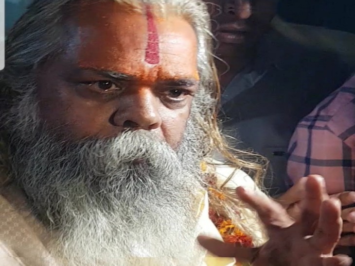 सुंदर में महंत राम दास।