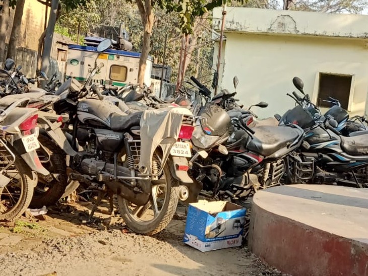 A year ago, by making a plan, arrangements were made to keep these unclaimed vehicles as yards in Police Lines.