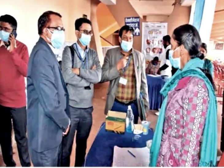 टीम में  डॉ. वरुण सिंह (इंटीग्रेटेड डिजीज सर्विलांस प्रोग्राम, भारत सरकार), डॉ. रविशंकर (आरडी, भारत सरकार), डॉ. सिद्धार्थ गिरि (केंद्रीय स्वास्थ्य मंत्रालय), डॉ. शिवशंकर पासवान (एम्स, पटना) शामिल हैं। - Dainik Bhaskar