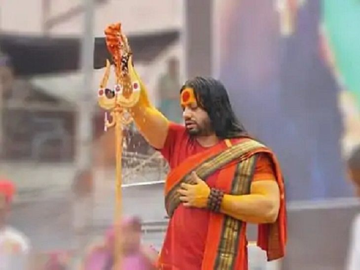 मध्य प्रदेश में शिव तांडव स्त्रोत गाकर चर्चा में आया थे।