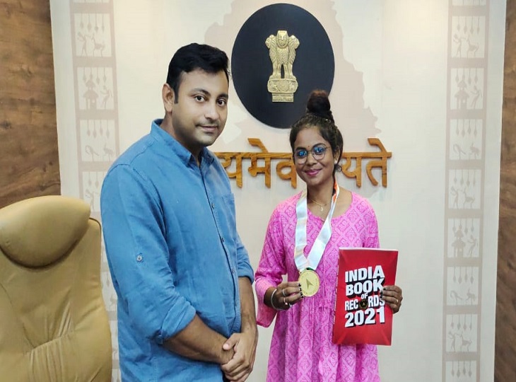विविध बंसल के साथ नहीं।