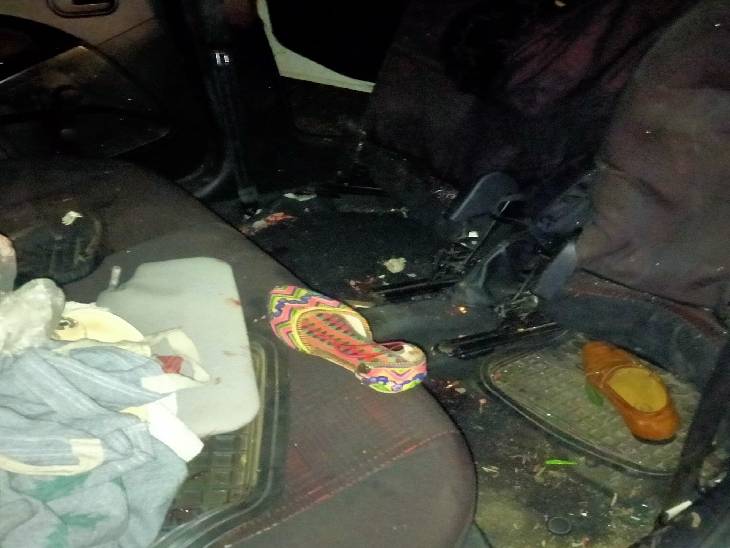 कार में 6 लोग सवार थे। एक घायल है।