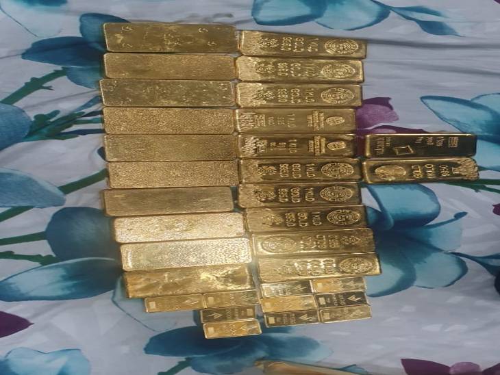 पीयूष जैन के घर छापेमारी में 64 किलो सोना बरामद हुआ है।