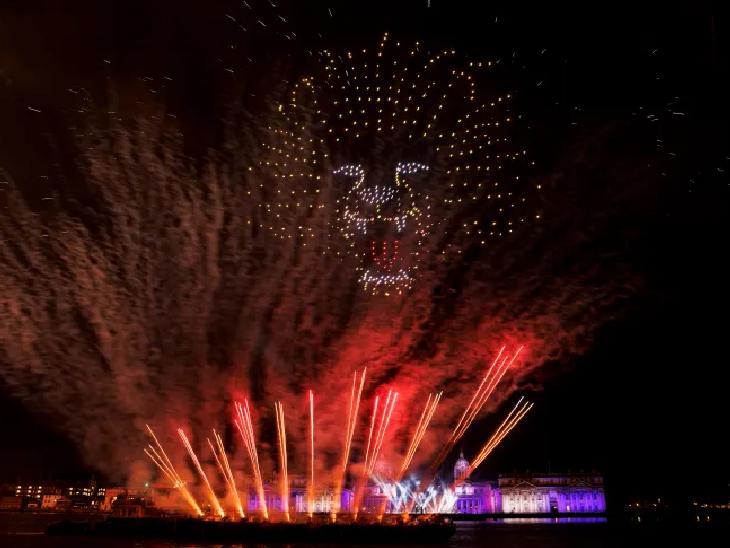 On the occasion of New Year's Eve in London, the figure of a lion was made with a drone in the sky. Corona restrictions have been imposed in different areas in the UK. At the same time, in Scotland only a maximum of 500 people have been allowed to attend an event.