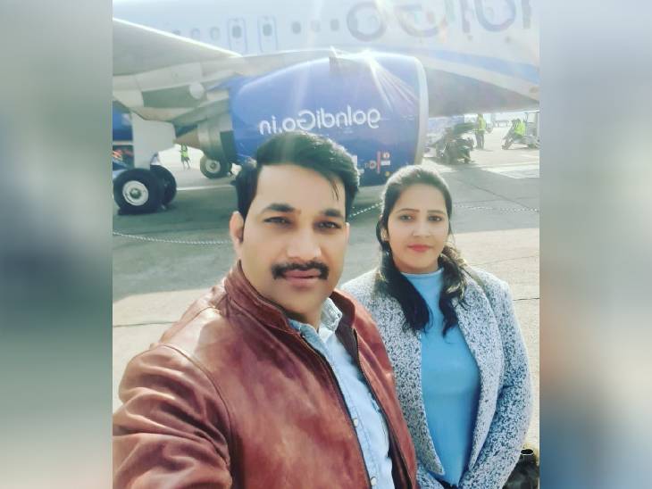 एयरपोर्ट पर पत्नी के साथ लखन प्रताप सिंह।