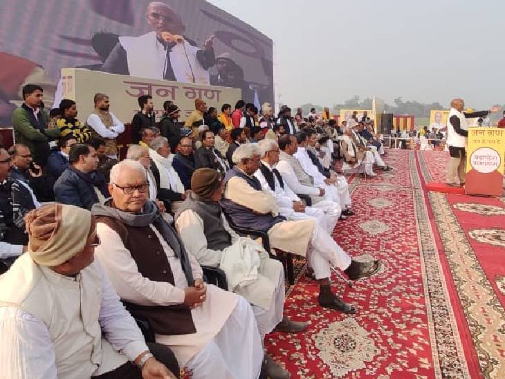 बदलापुर विधानसभा में सपा के पूर्व विधायक बाबा दुबे ने रविवार की देर शाम ब्रह्मादेश समागम का आयोजन किया।
