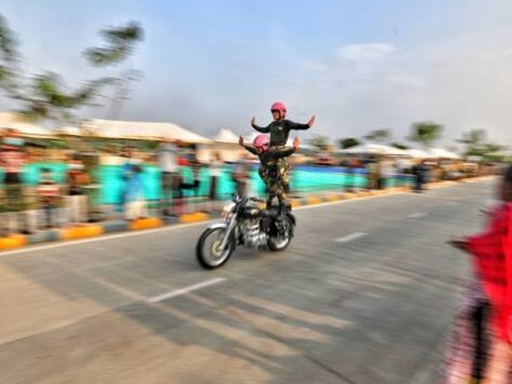 BSF की इस महिला टीम के करतब किसी भी तरह से पुरुषों से कम नहीं हैं। (फाइल फोटो)