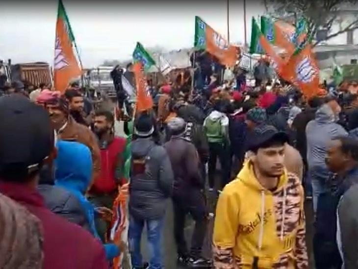 भाजपा के नेताओं का कहना है कि यह विरोध किसान नहीं कर रहे बल्कि सरकार अपने एजेंटों से करवा रही है और इन एजेंटों काल राज्य की पुलिस भी पूरा साथ दे रही है। भाजपा का विरोध सत्ताधारी कांग्रेस करवा रही है। प्रदेश की पुलिस सरकार के इशारे पर गुंडों की तरह व्यवहार कर रही है।