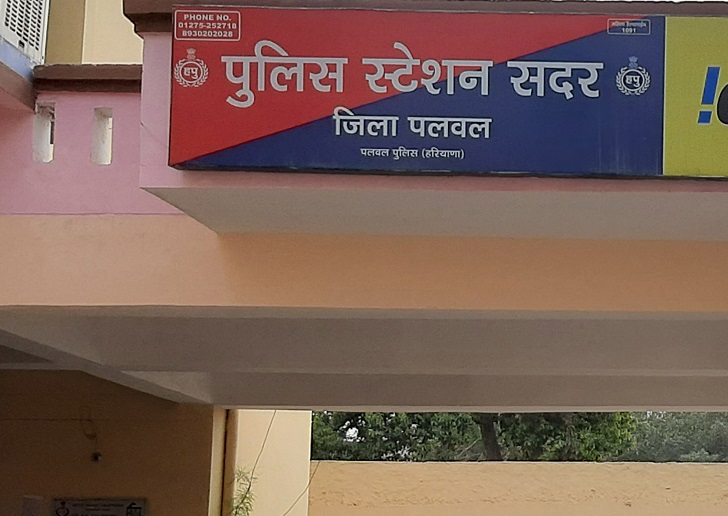 दुकानदार के साथ मारपीट कर की लूटपाट: झगड़े में बीच-बचाव करना पड़ा महंगा, रास्ते में घेर कर पहले पीटा फिर लूट लिए 17 सौ रुपए