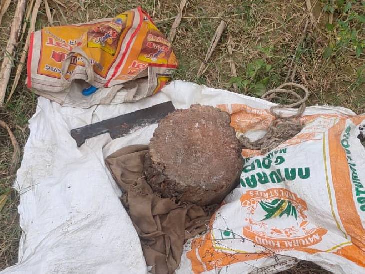 The police also seized the goods used for cow slaughter from the spot.