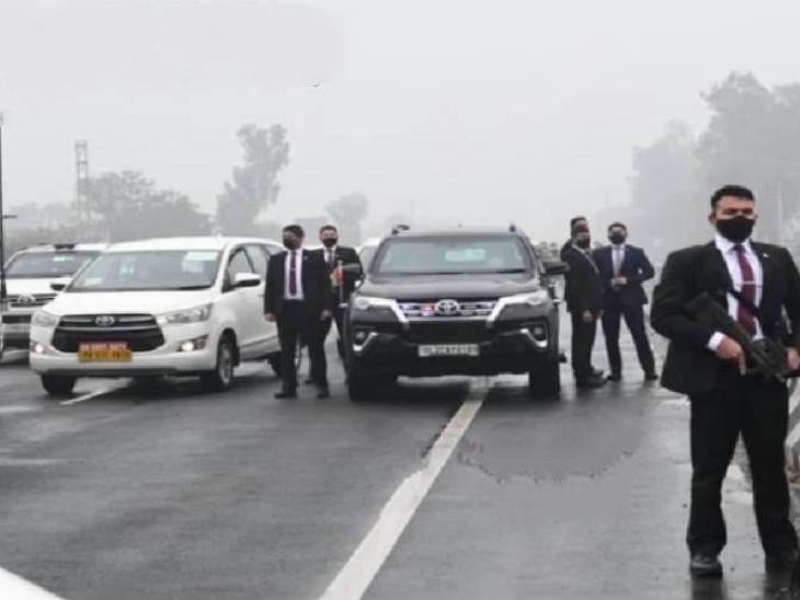 The PM's convoy was staying on the flyover for about 15 to 20 minutes. Later the PM returned.