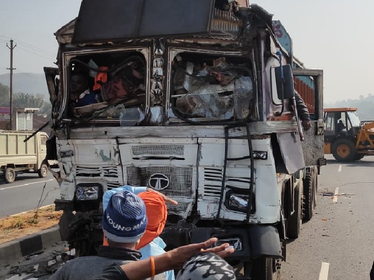 Jharkhand Road Accident Update; Driver, Other Died as Truck Crash In Giridih Nimiyaghat