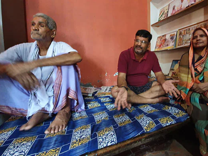 मेरा क्या है,मेरी तो एक-एक दिन गुजर ही रहा है, लेकिन परिवार में और भी तो लोग हैं। शुभम की मां है, दादा-दादी हैं, उसकी पत्नी और छोटी बच्ची है। सबकुछ कैसे संभलेगा भगवान ही जानें।