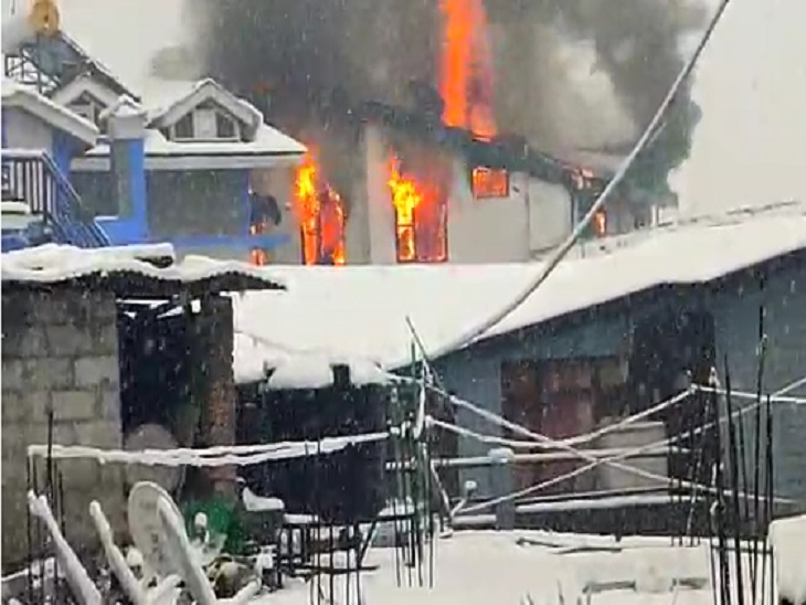 Fire broke out in a five-storey house in Manali.