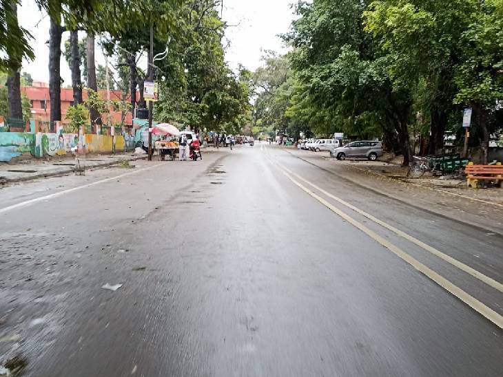 सहारनपुर में सड़क पर छाई हल्की धुंध