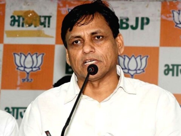 मोदी कैबिनेट के कई मंत्री भी कोरोना की चपेट में आए हैं। केंद्रीय गृह राज्य मंत्री नित्यानंद राय की रिपोर्ट भी पॉजिटिव आई है। उन्होंने खुद को आइसोलेट कर लिया है। गुरुवार को ट्वीट कर उन्होंने इसकी जानकारी दी।