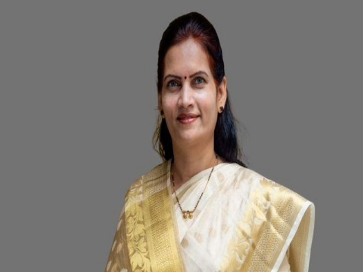 देश की केंद्रीय स्वास्थ्य राज्य मंत्री भारती प्रवीण पवार भी कोरोना संक्रमण का शिकार हो गई हैं। गुरुवार को अपने सोशल मीडिया के जरिए उन्होंने इसकी जानकारी दी।