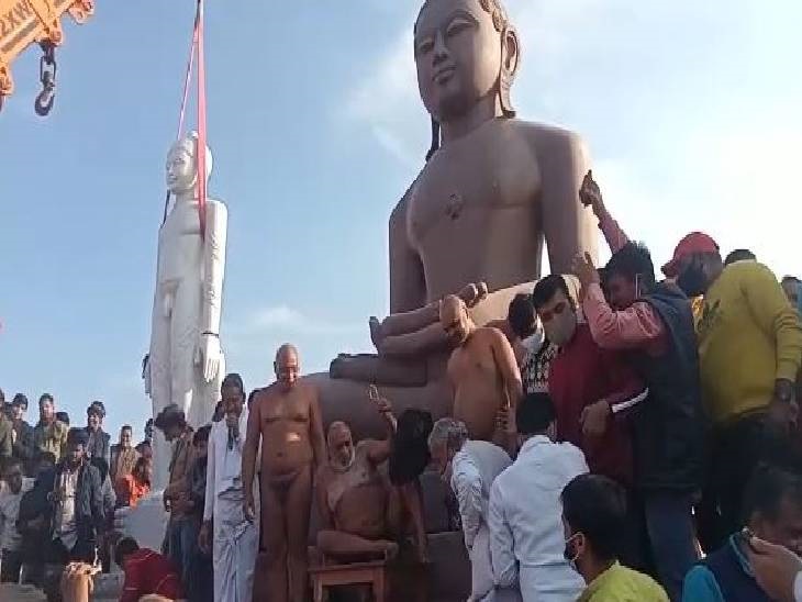 भक्तों का उमड़ा सैलाब।
