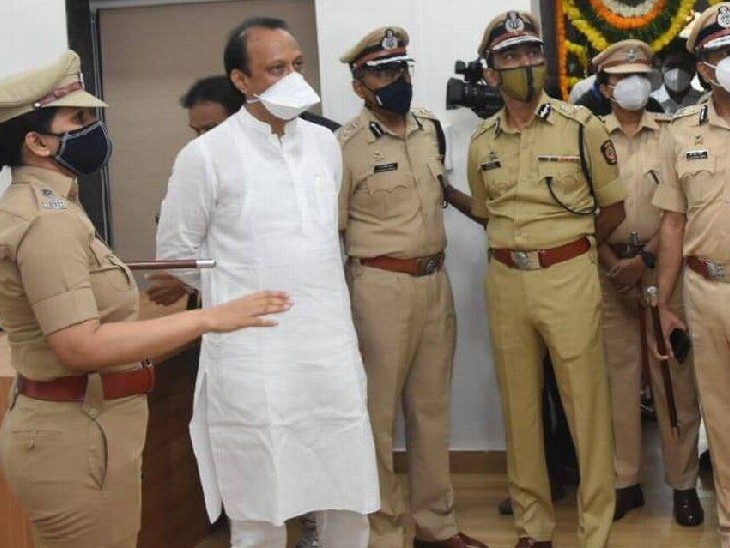 महाराष्ट्र के डिप्टी CM अजीत पवार, इनका ही नंबर डालकर आरोपियों ने ऐप की मदद से बिल्डर को फोन किया था।
