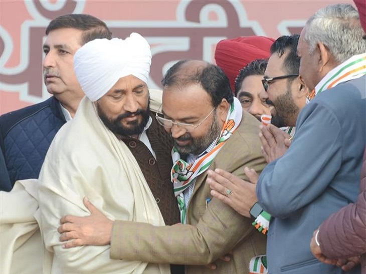 CM के जालंधर दौरे के दौरान कांग्रेस जॉइन करते सुखविंदर कोटली।