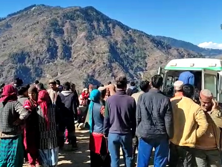 बातचीत की सूचना के बाद बातचीत की ओर इशारा करते हुए।