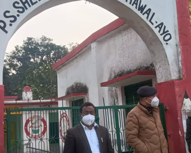 डीएम व एसएसपी ने शेखरपुरा स्कूल का चुनाव के मद्देनजर तैयारियों का निरीक्षण किया