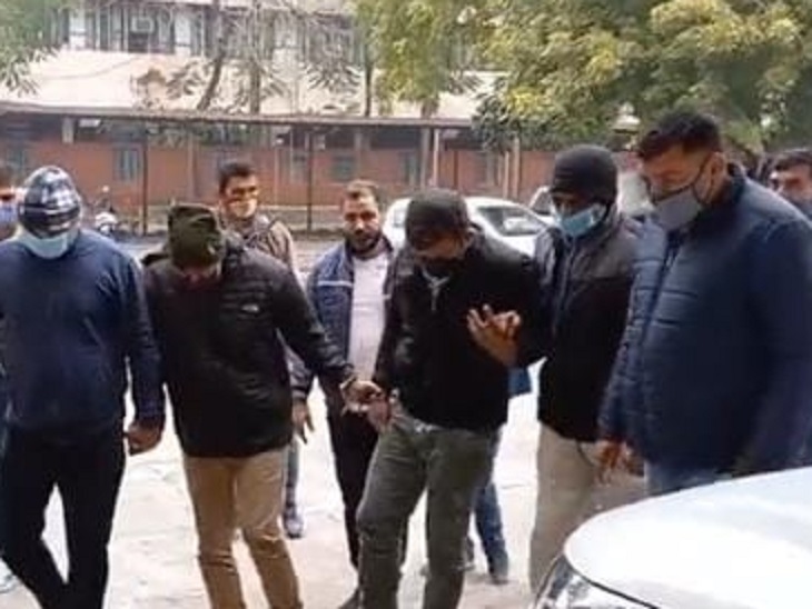 तीनों हत्यारोपियों को कोर्ट में पेश करने जाती जींद पुलिस।