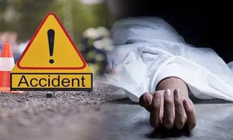 one youth died in sonbhadra road accident | सोनभद्र में सड़क हादसा: बाइक  सवारों को अज्ञात वाहन ने मारी टक्कर, दुर्घटना में एक की मौत, एक गंभीर रूप  से घायल - Sonbhadra
