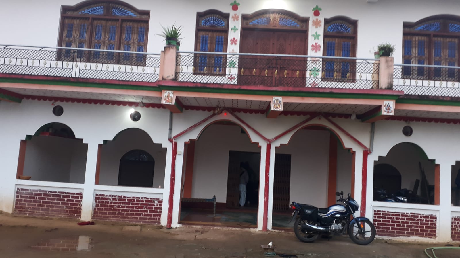 PWD टाइम कीपर पन्नालाल शुक्ला का आलीशान मकान।