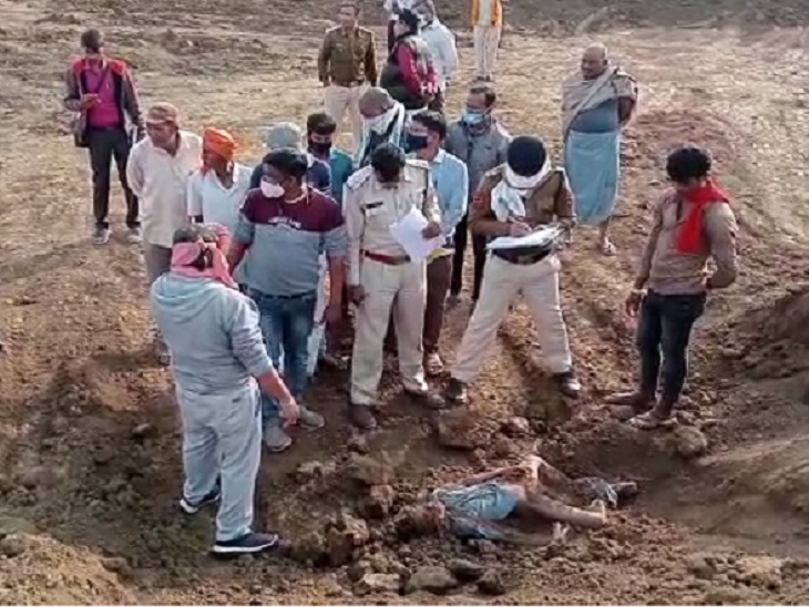 कुकुर्म से इनकार करने पर बच्चे की हत्या कर शव मिट्‌टी में दबा दिया। - Dainik Bhaskar