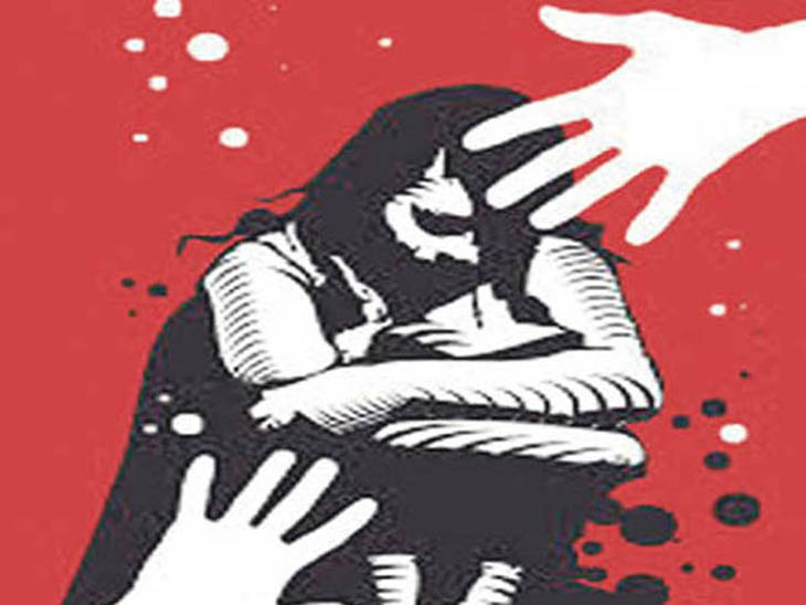 दीवार फांद घर में घुसा युवक, विरोध करने पर धमकाया