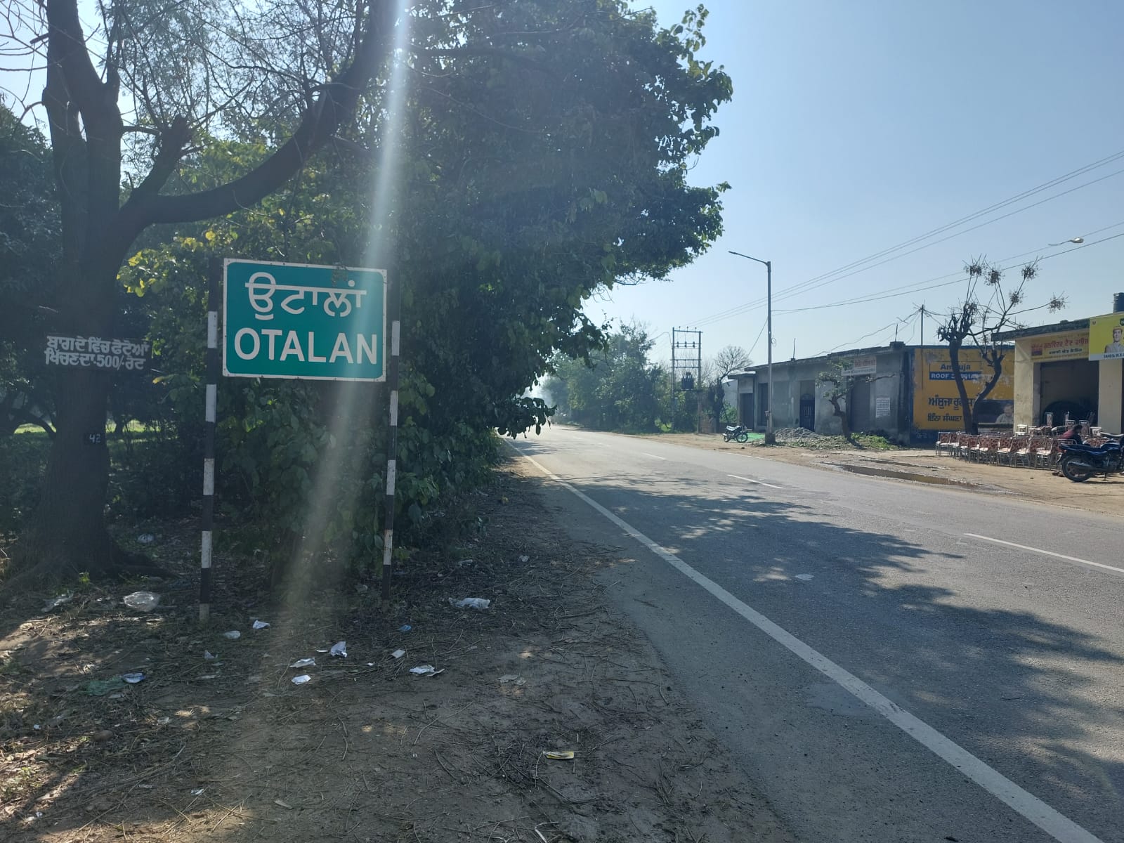 ओटालां गांव में करीब 3200 वोट हैं और यहां रहने वाले ज्यादातर लोग किसानी से जुड़े हैं।