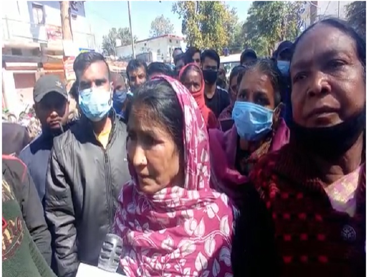 कोमल की मां मीना बाई