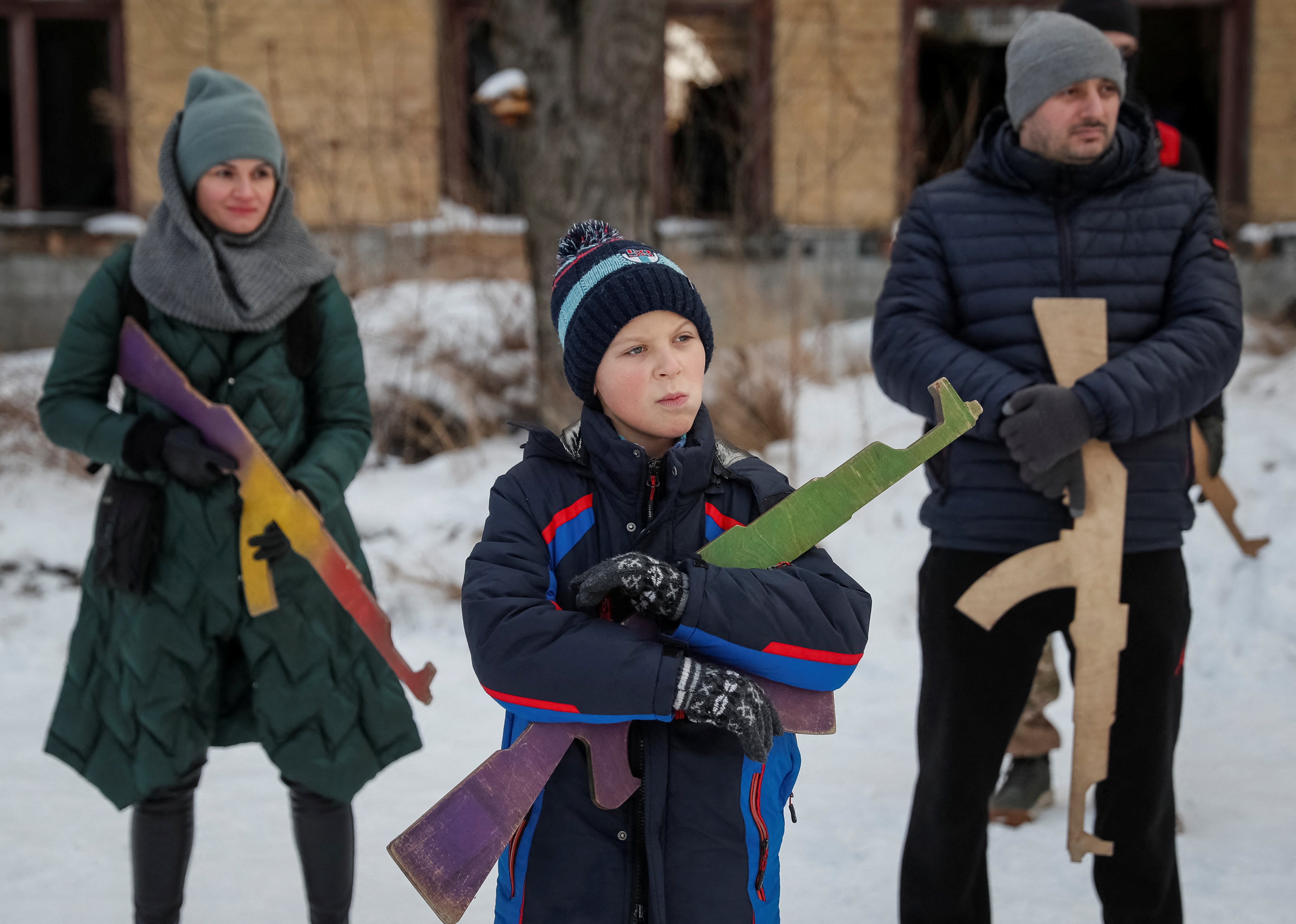 In Ukraine, along with adults, children are also taking part in the practice.  However, on Wednesday, there was a ceasefire in Russia and Ukraine in an 8-hour meeting in Paris.  Even then, the tension persists.
