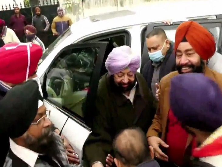 कैप्टन अमरिंदर सिंह का स्वागत करते समर्थक