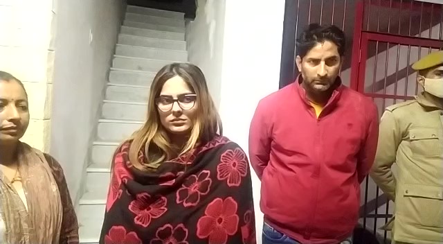पुलिस की गिरफ्त में दीपिका और अक्षत। इन्हीं दोनों ने जोधपुर की मॉडल का नहाते समय वीडियो बनाया और उसे ब्लैकमेल किया। उसके बाद मॉडल होटल की छत से कूद गई।