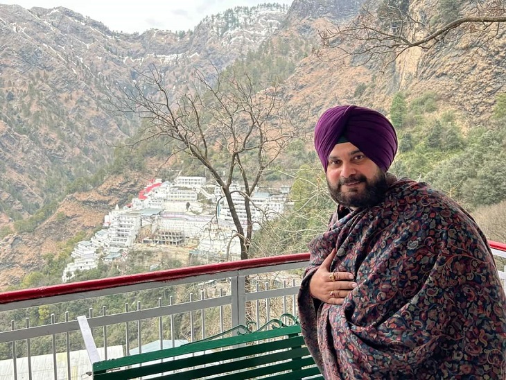 सिद्धू आज सुबह ही अचानक प्रचार छोड़ वैष्णो देवी माता के दर्शन के लिए चले गए थे