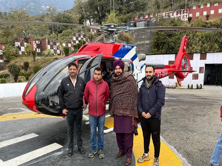 वैष्णो देवी पहुंचे सिद्धू