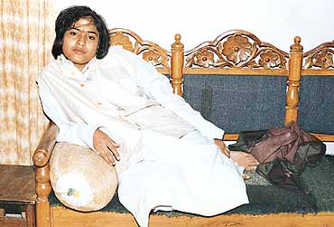 मधुमिता कभी कॉपी-पेंसिल लेकर लिखती नहीं थी, बल्कि सीधे मंच से कविता पाठ करती थी। मधुमिता की तस्वीर।