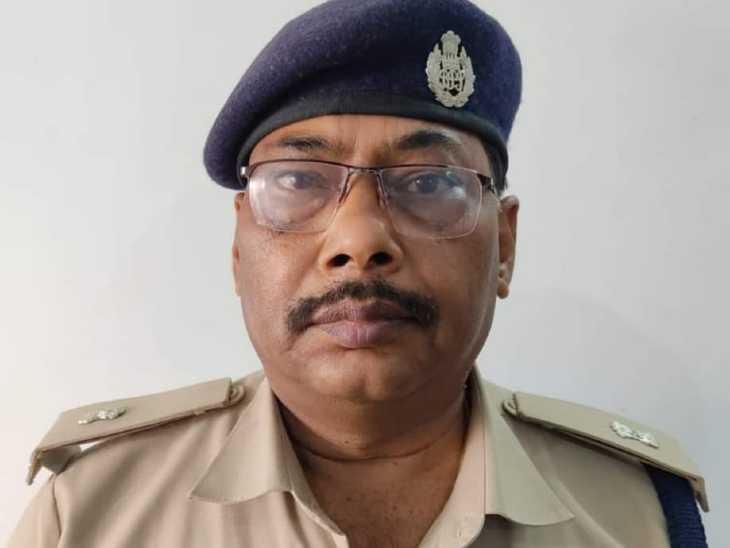 DSP Sanjay Kumar House wife property worth about 1 crore; EOU Raid In DSP  House; Bihar Bhaskar Latest News | हाउस वाइफ पत्नी के नाम पर करीब 1 करोड़  की संपत्ति, बालू