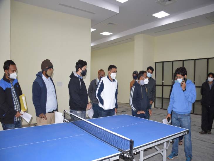 Jabalpur Collector reached Wright Town Stadium in the morning