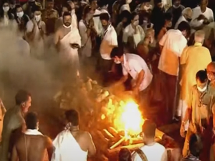 शिवाजी पार्क में राजकीय सम्मान के साथ हुआ था लता दीदी का अंतिम संस्कार।