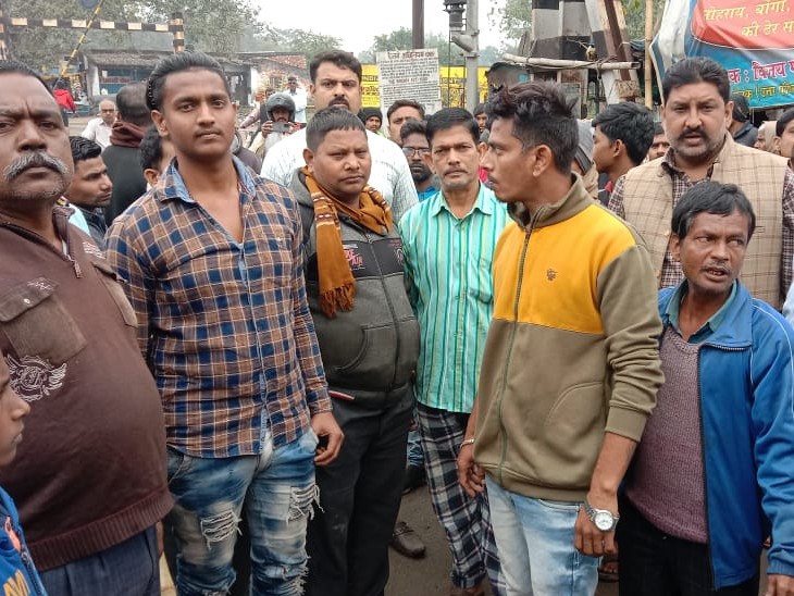 रंगदारी नहीं देने पर बारीगोड़ा में अराजक तत्वों ने दुकानों में की तोड़फोड़,व्यापारियों ने बंद