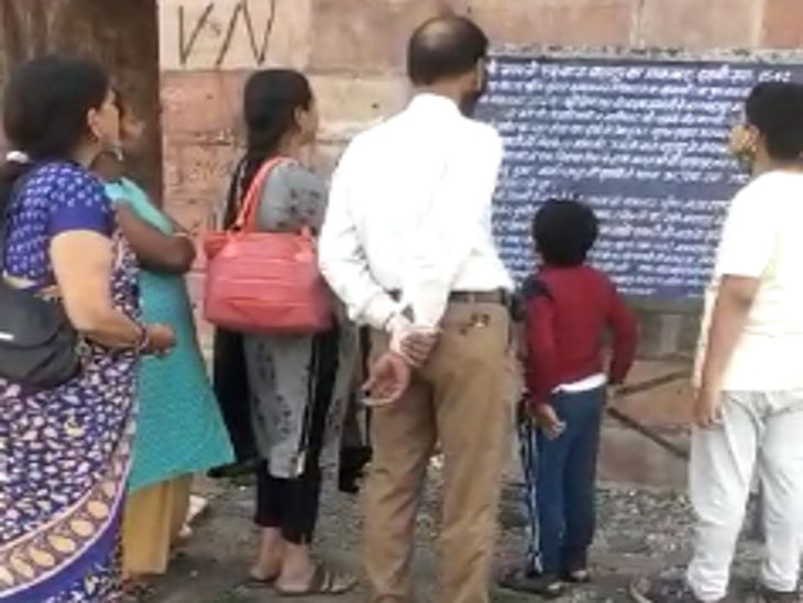 मध्यप्रदेश के अलावा दूसरे प्रदेशों से भी टूरिस्ट यहां आते हैं।