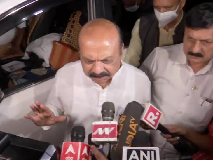 कर्नाटक के मुख्यमंत्री बसवराज बोम्मई ने अपने अधिकारियों को स्कूल कैंपस का दौरा करने और छात्रों के पैरेंट्स से मिलने का आदेश दिया। -फोटो ANI