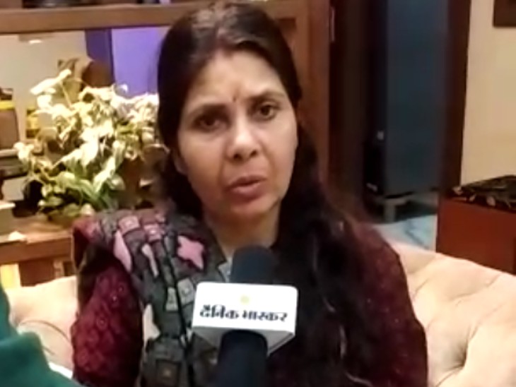 ईशान की मां सुचित्रा सिंह।