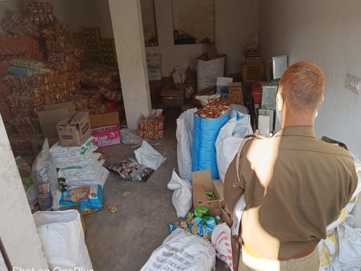Goods worth lakhs were stolen by breaking the lock of the warehouse ...